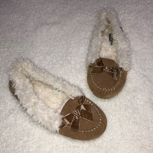 American Eagle fluffy moccasins